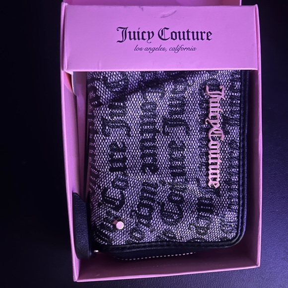 A unopened cute juicy wallet - Picture 1 of 2